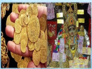 Annpurna Mandir: इस मंदिर में भक्तो को प्रसाद के रूप में दिए जाते है सोने के सिक्के